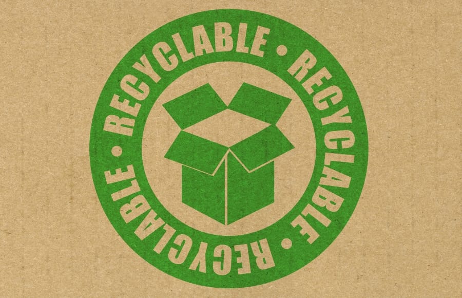 Caja con logo de reciclaje